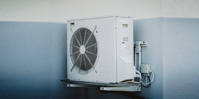 中央空调控制面板：舒适与智能的交汇